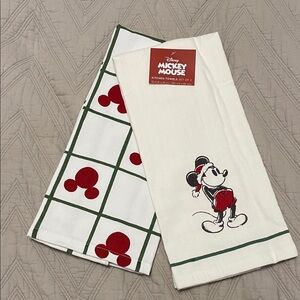 Disney Mickey Mouse Christmas kitchen/hand towels NWT